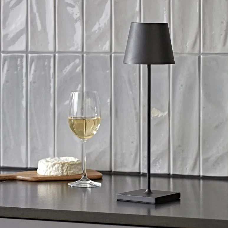 Dimbar Bordslampa – Touchstyrning & Lång Batteritid för Hem & Trädgård