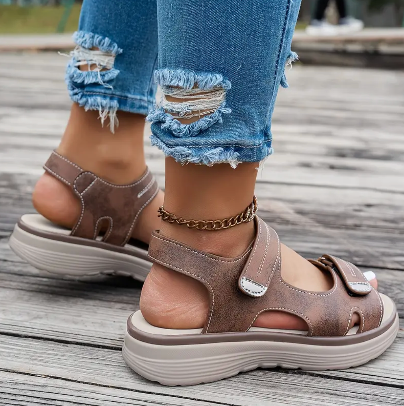 Livia Fotvänliga Sandaler – För Långa Dagar & Snygga Stunder